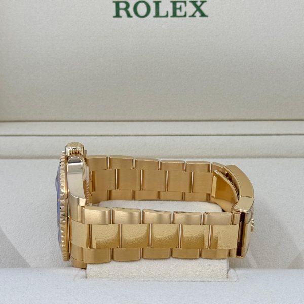 Rolex Submariner Date, 18k Yellow Gold, 41mm, Ref# 126618lb-0002