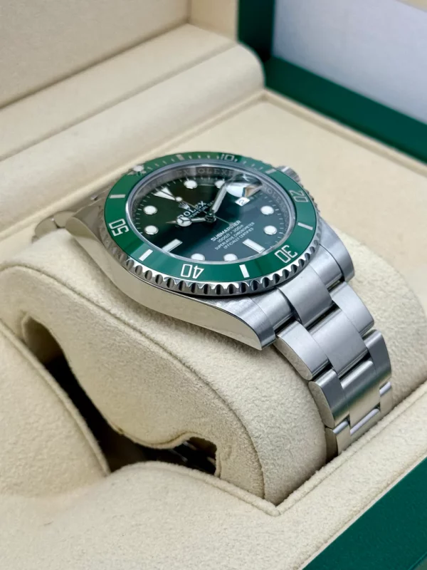 Rolex Submariner "Hulk" 40mm 116610LV Green Dial