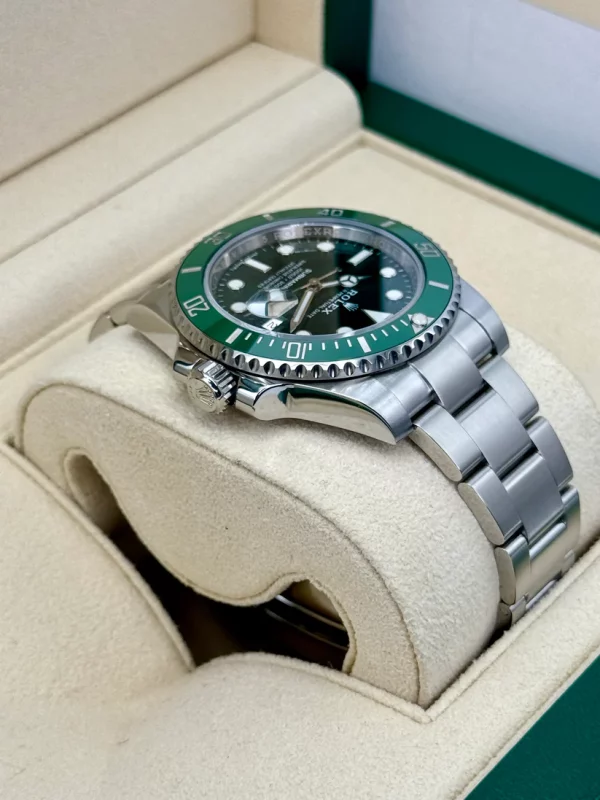 Rolex Submariner "Hulk" 40mm 116610LV Green Dial