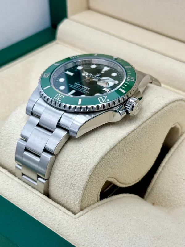 Rolex Submariner "Hulk" 40mm 116610LV Green Dial