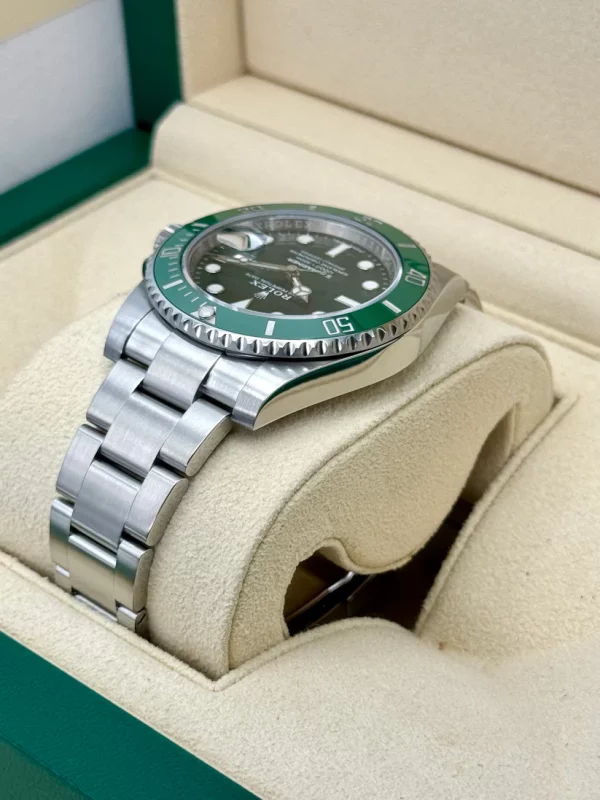 Rolex Submariner "Hulk" 40mm 116610LV Green Dial